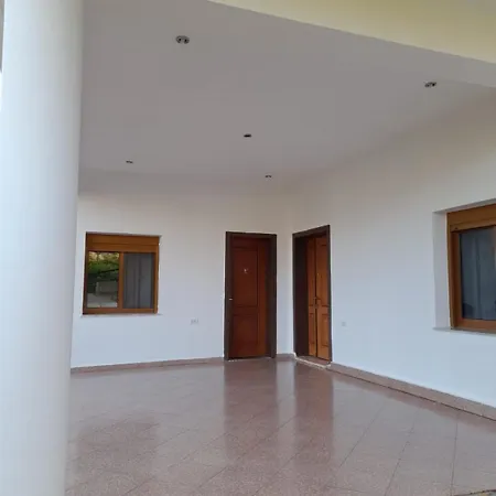 R-ene Kolonje (Gjirokaster)